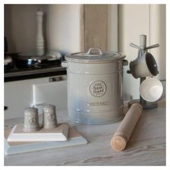 T&G Country Style Pride Of Place Salt & Pepper Shakers – Grey